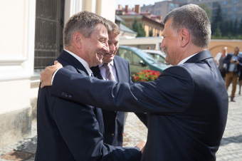 A Szejm elnöke a magyar parlament elnökével közösen leleplezték a lengyel légiós és a magyar huszár emlékművét